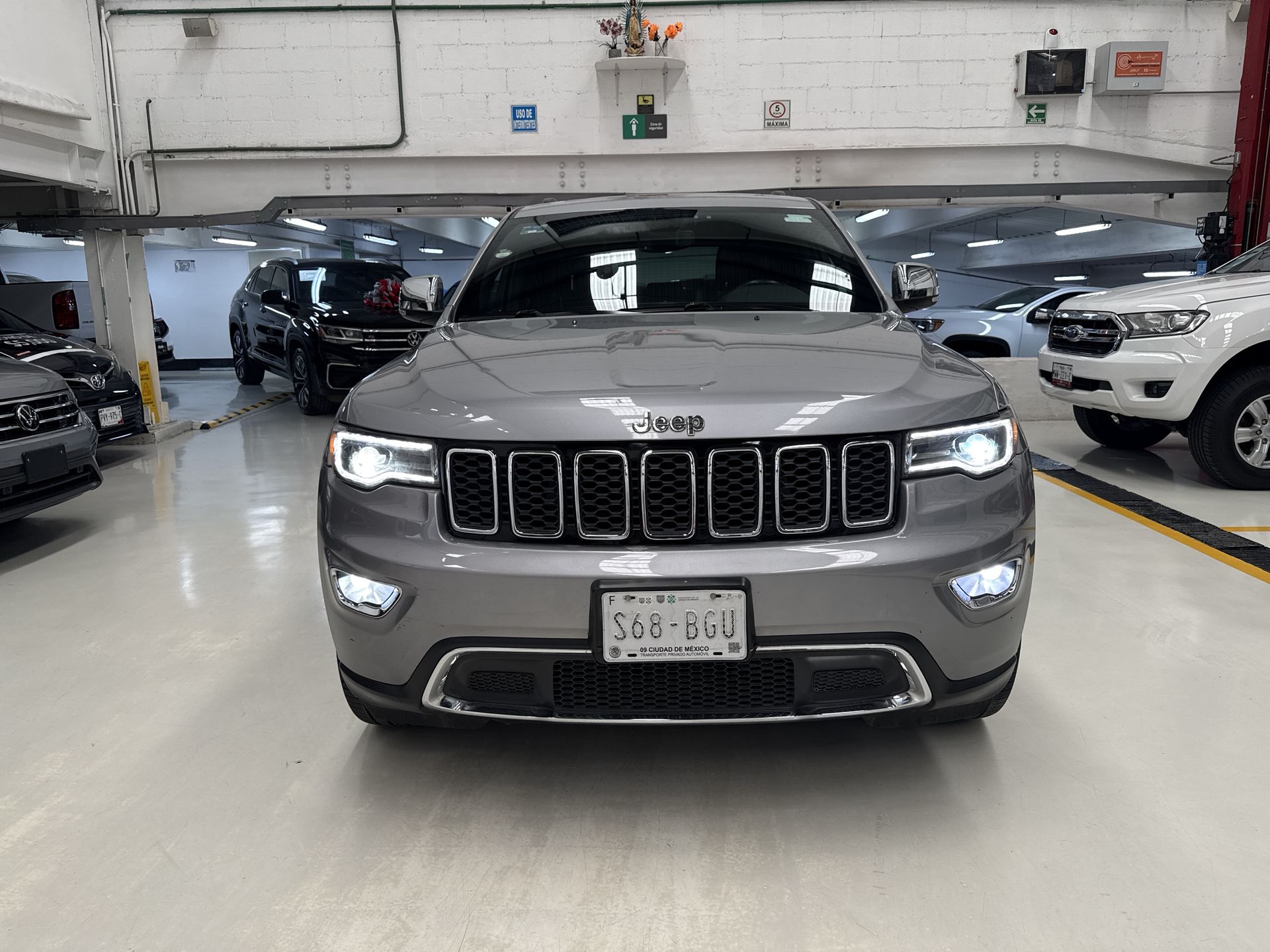 2021 Jeep GRAND CHEROKEE LIMITED LUJO V6