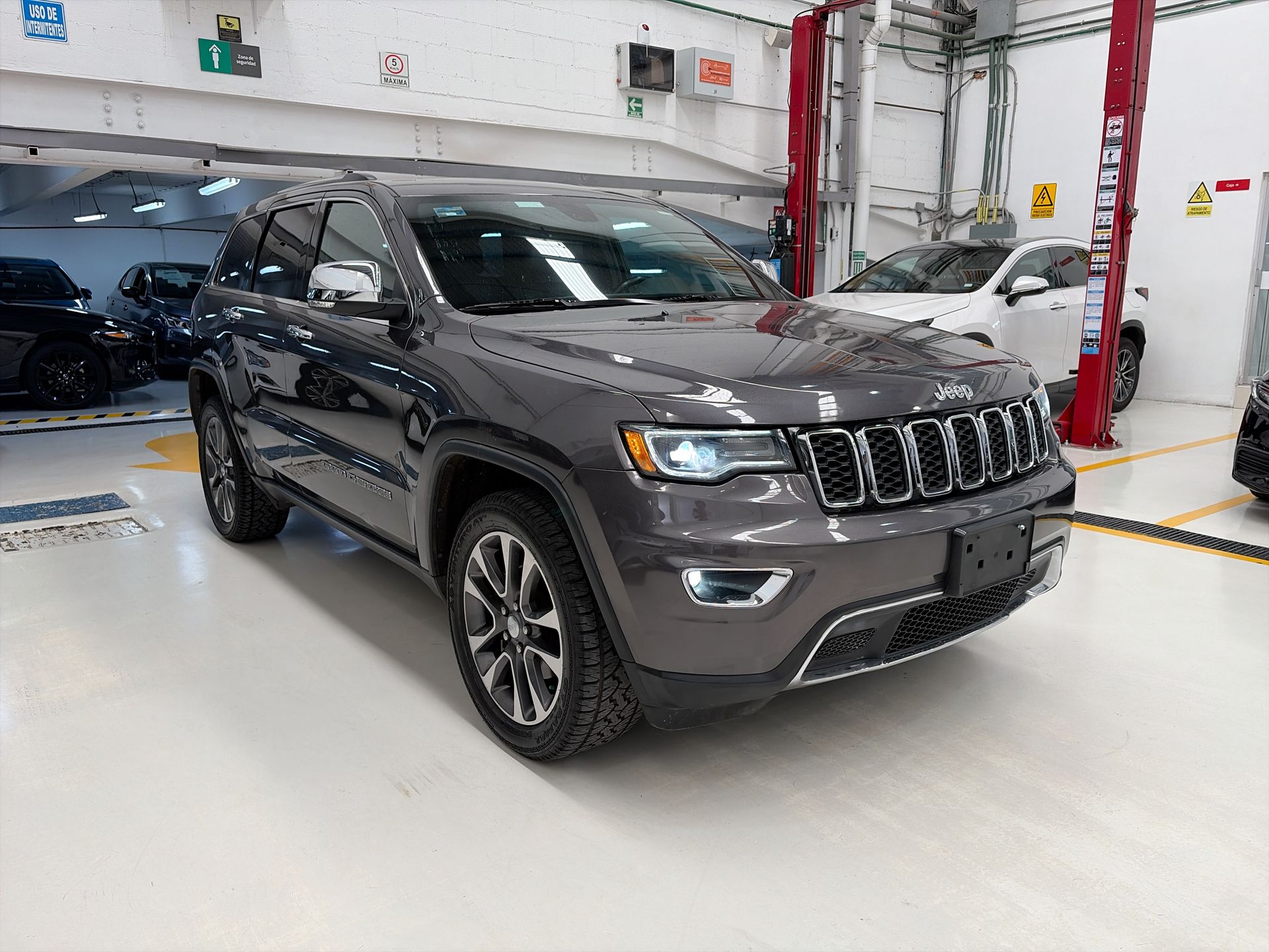 2018 Jeep GRAND CHEROKEE LIMITED LUJO V6