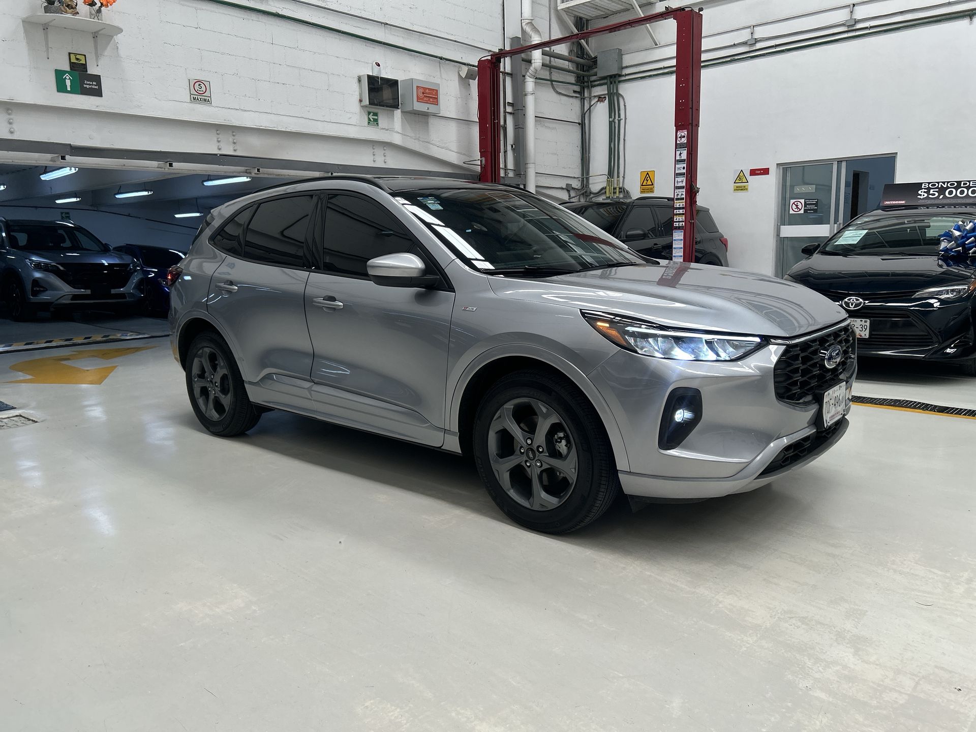 2023 Ford ESCAPE ST-LINE SELECT