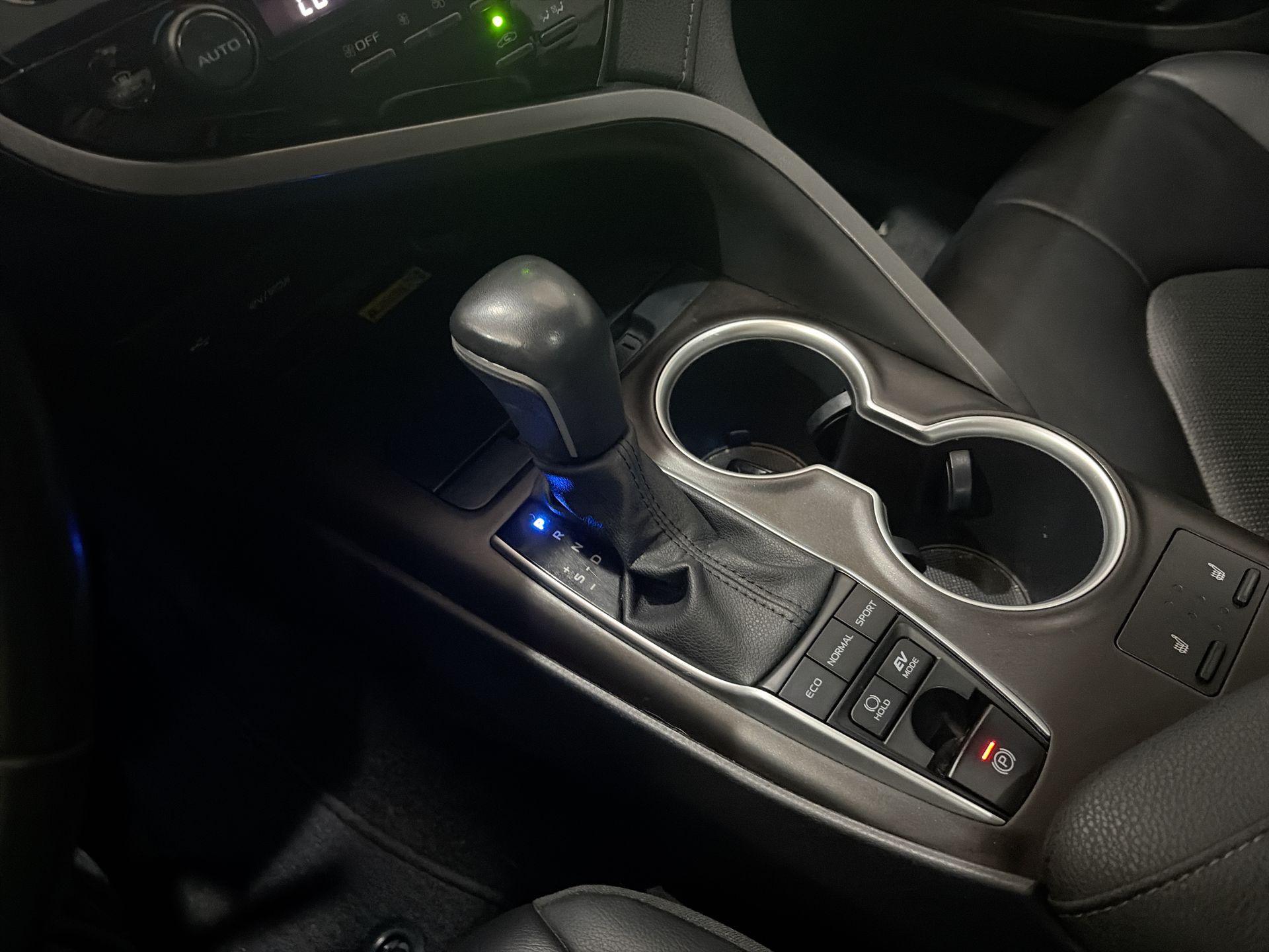 2022 Toyota CAMRY XLE HV