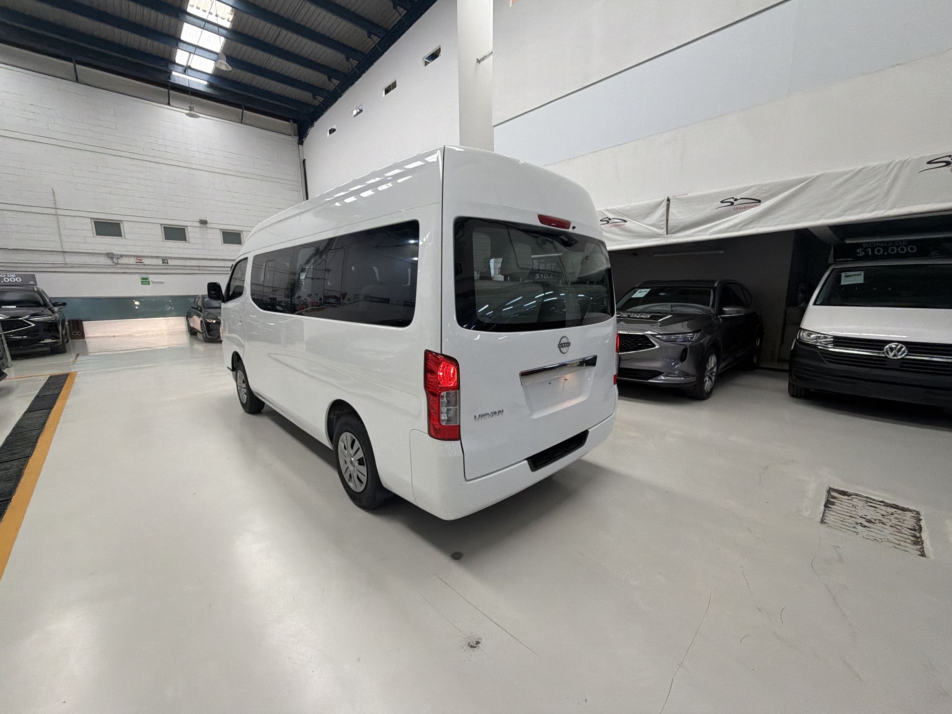 2023 Nissan URVAN 14 PASAJEROS AMPLIA AA 23