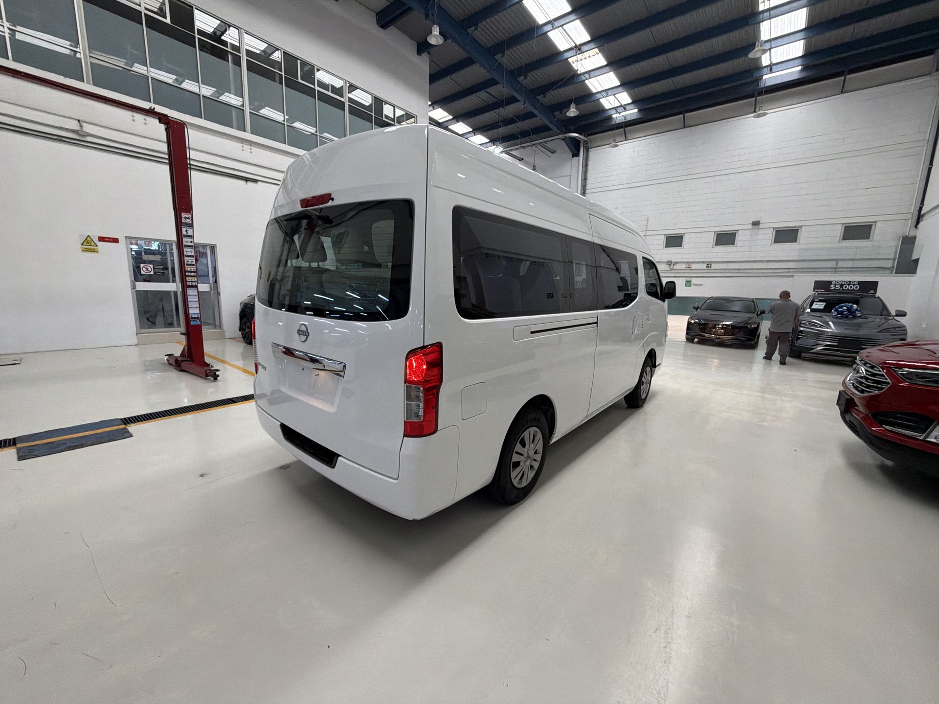2023 Nissan URVAN 14 PASAJEROS AMPLIA AA 23