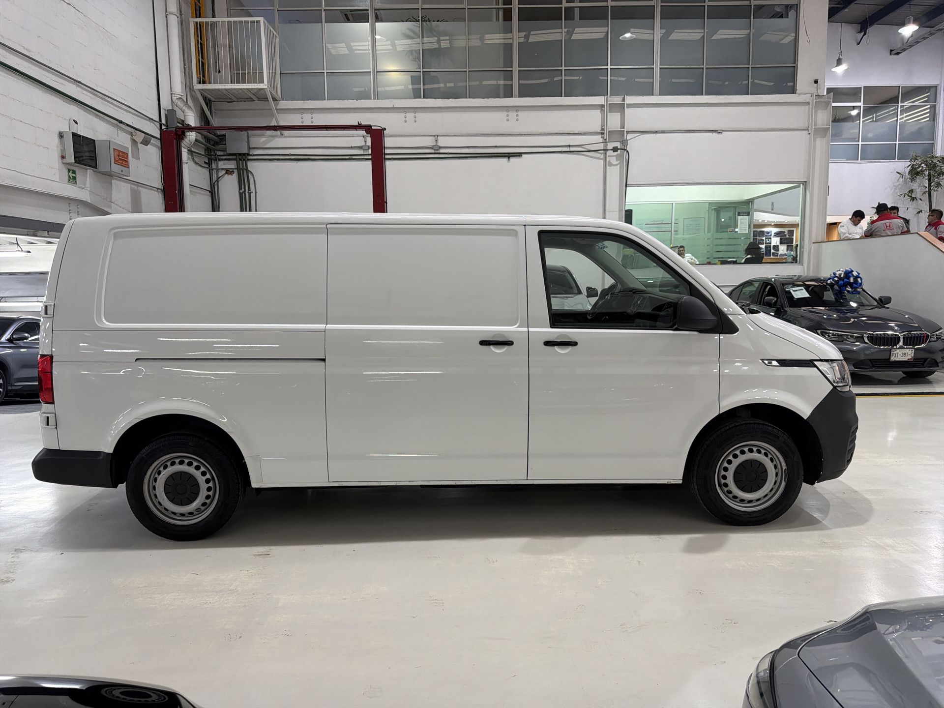 2022 Volkswagen TRANSPORTER DIESEL PANEL 6.1 CARGO VAN MT