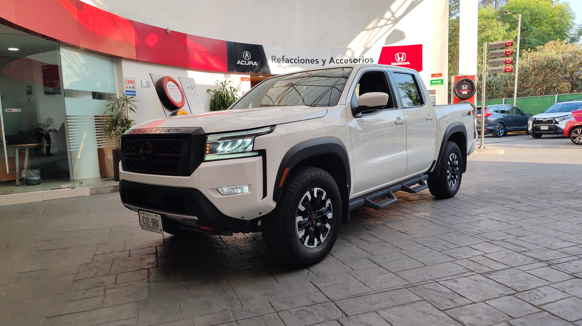 2024 Nissan FRONTIER V6 PRO-4X 24