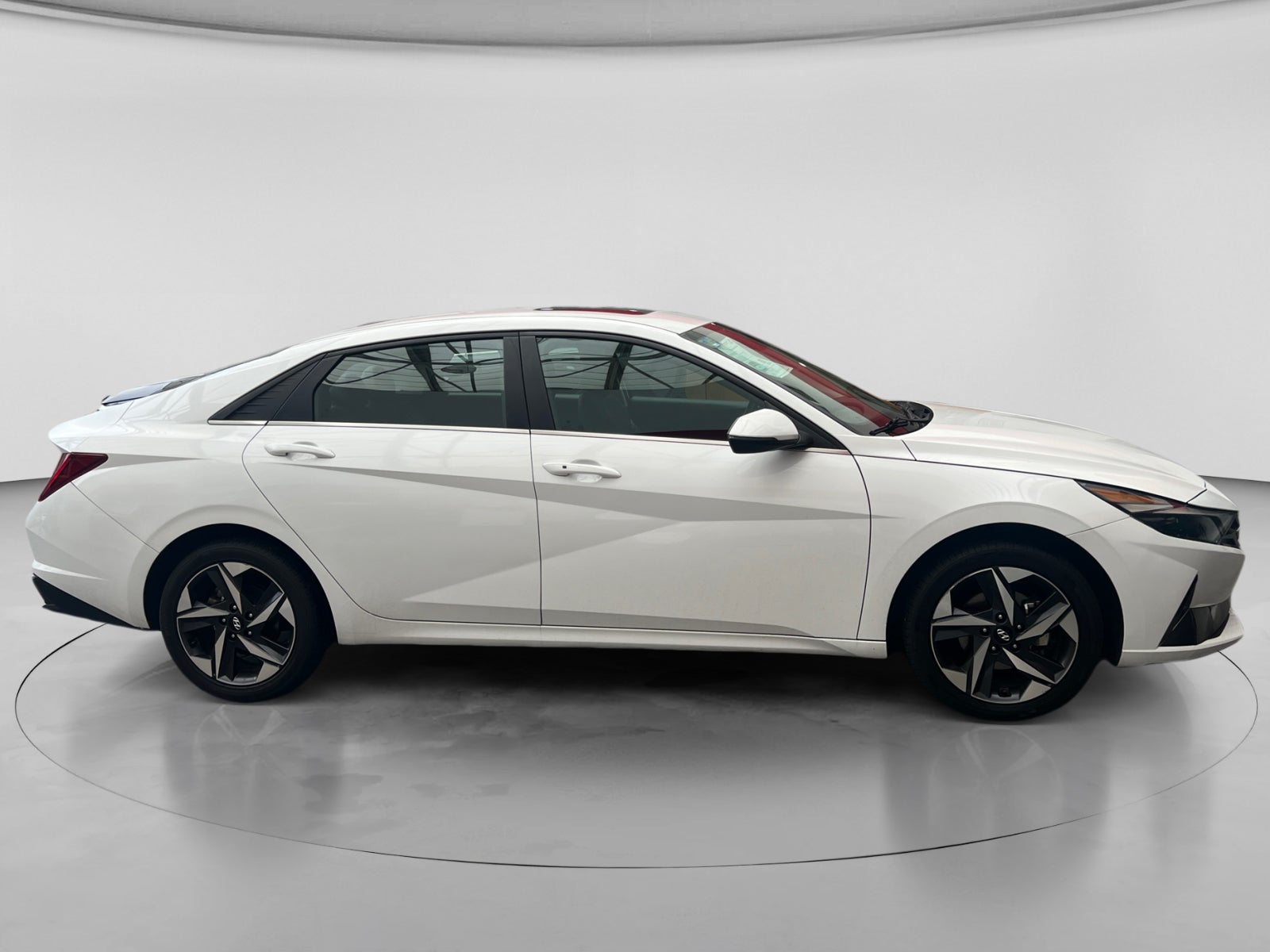 2023 Hyundai ELANTRA LIMITED TECH IVT