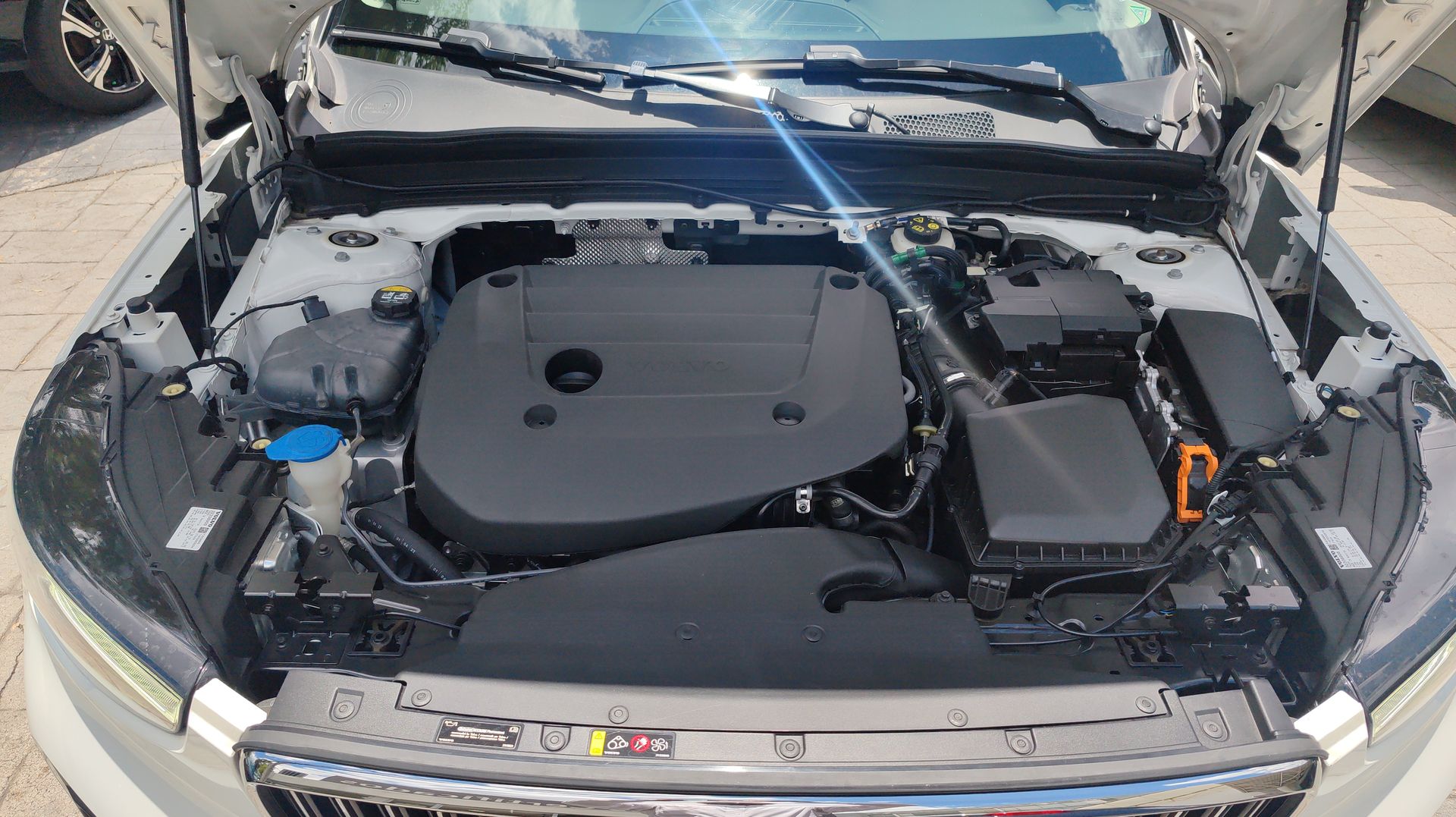 2023 Volvo XC40 ULTIMATE B4 MILD HYBRID