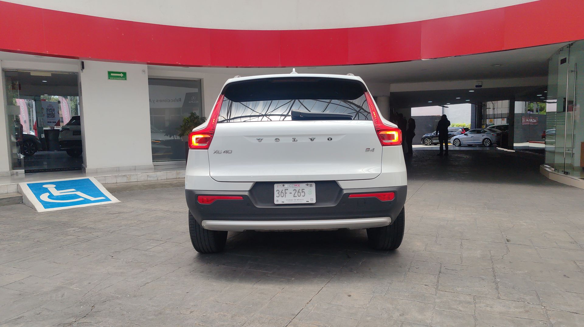 2023 Volvo XC40 ULTIMATE B4 MILD HYBRID